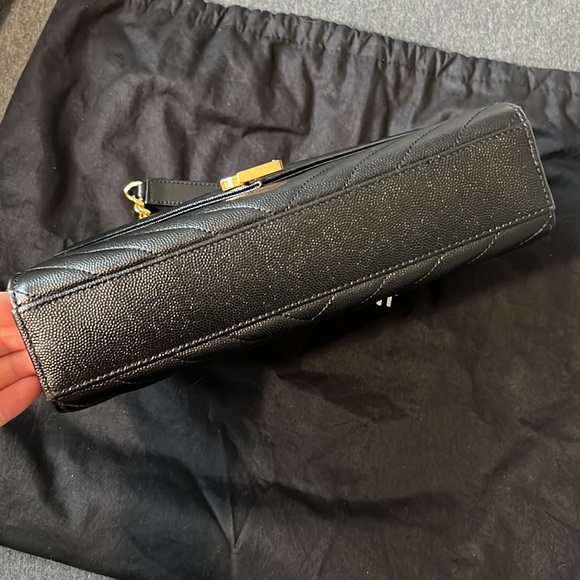 Saint Laurent Medium Envelope bag in Black - Picture 4 of 6